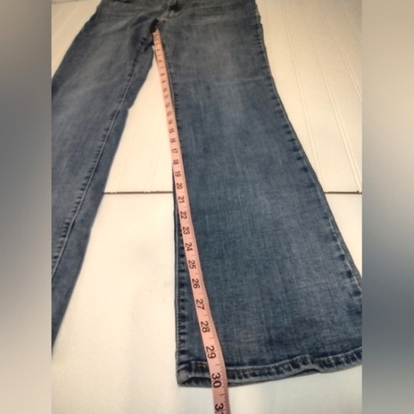 Levi's women's boot cut stretchy denim size (12) M. - W 31. L32 - Picture 14 of 16